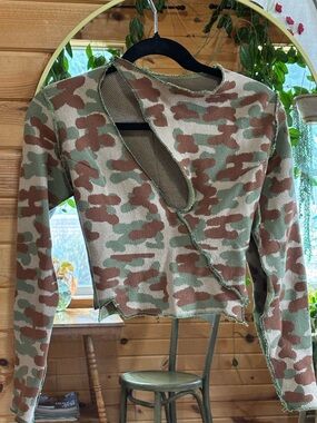 💋Kim Kardashian’s 1XBLUE RARE Camo Top